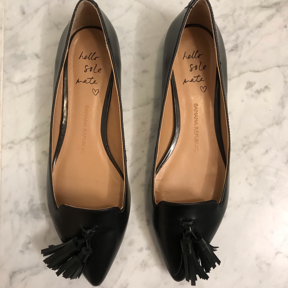 Banana republic black leather tasseled loafers